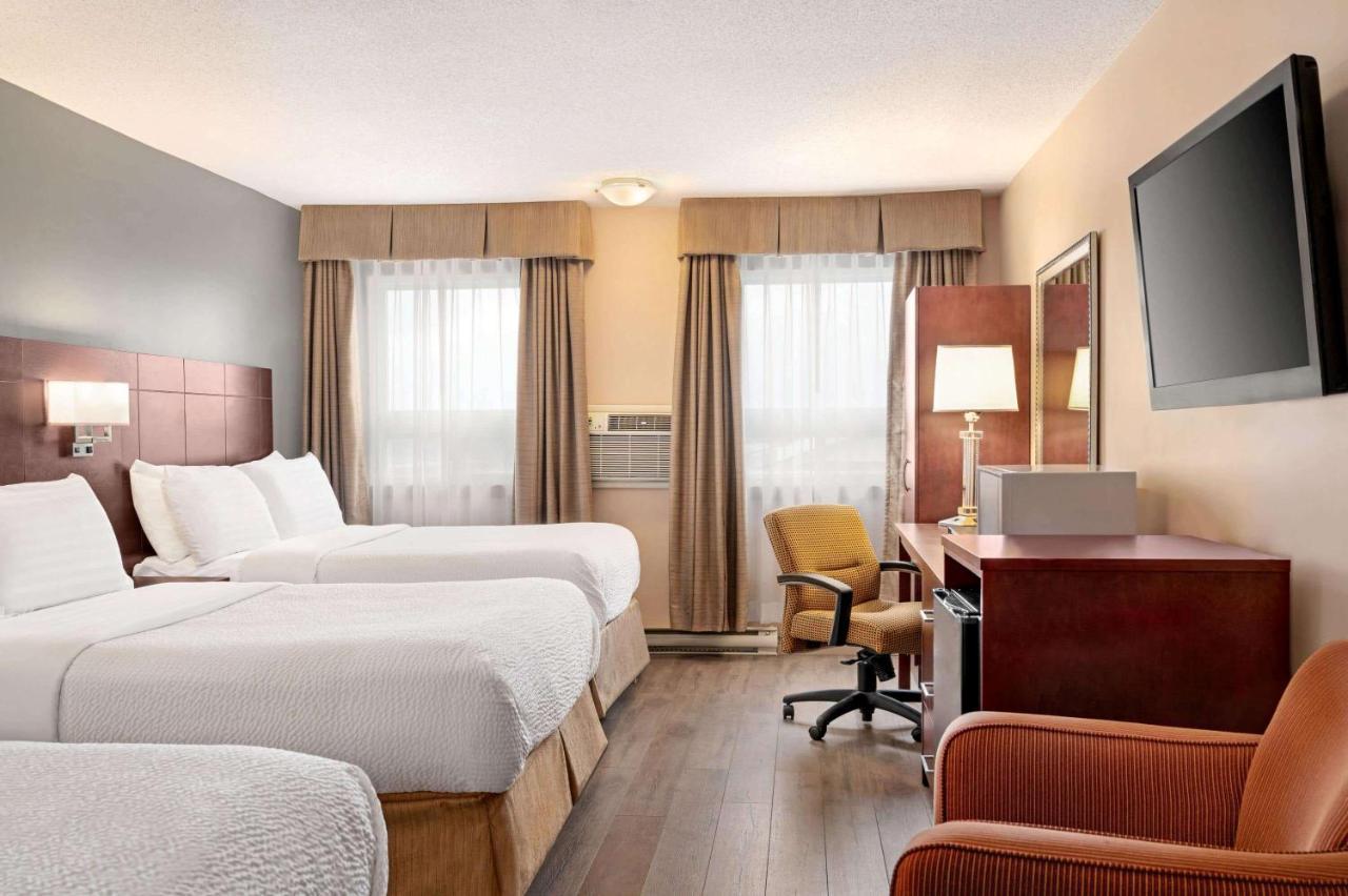 Days Inn By Wyndham Фредериктон Экстерьер фото