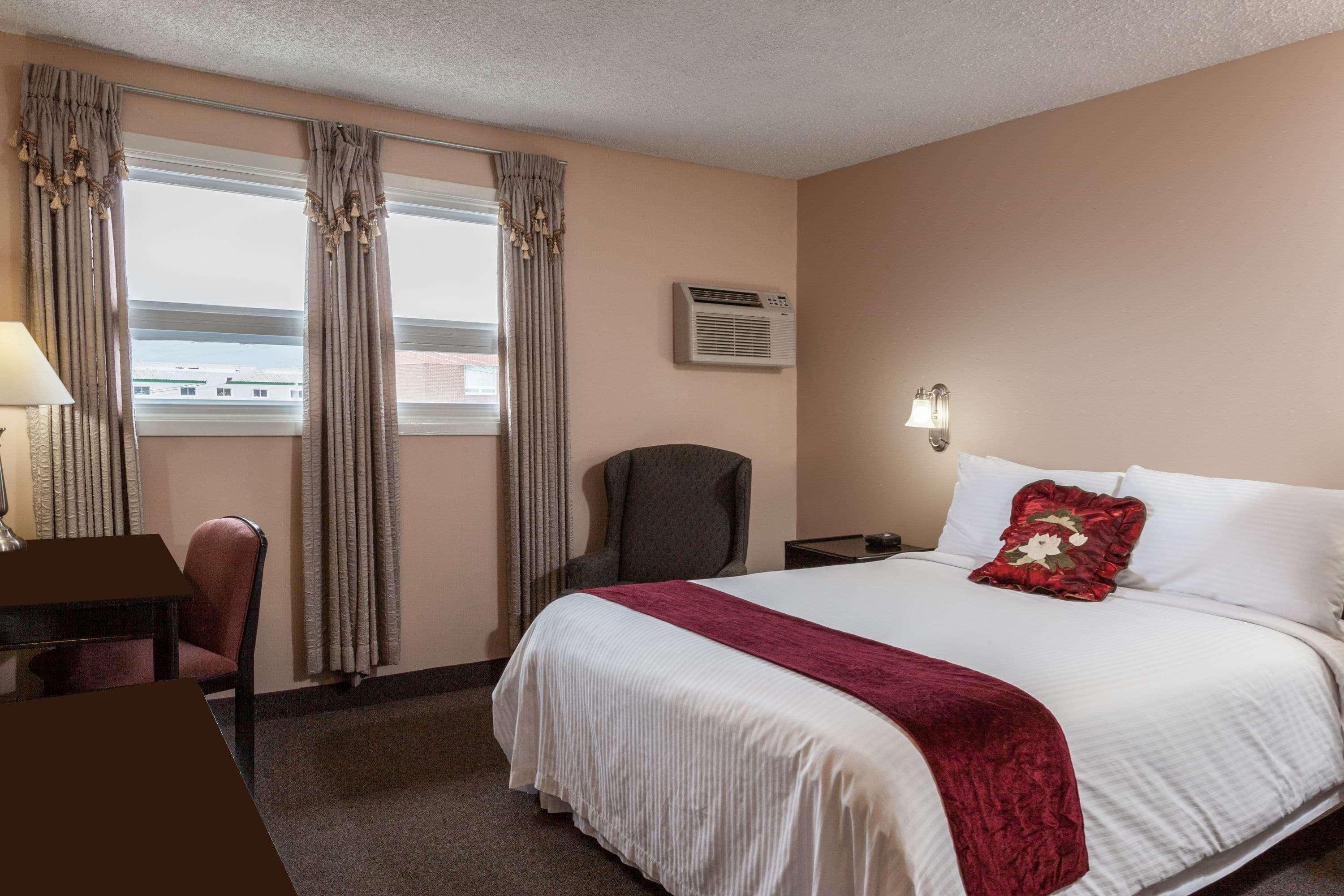 Days Inn By Wyndham Фредериктон Экстерьер фото