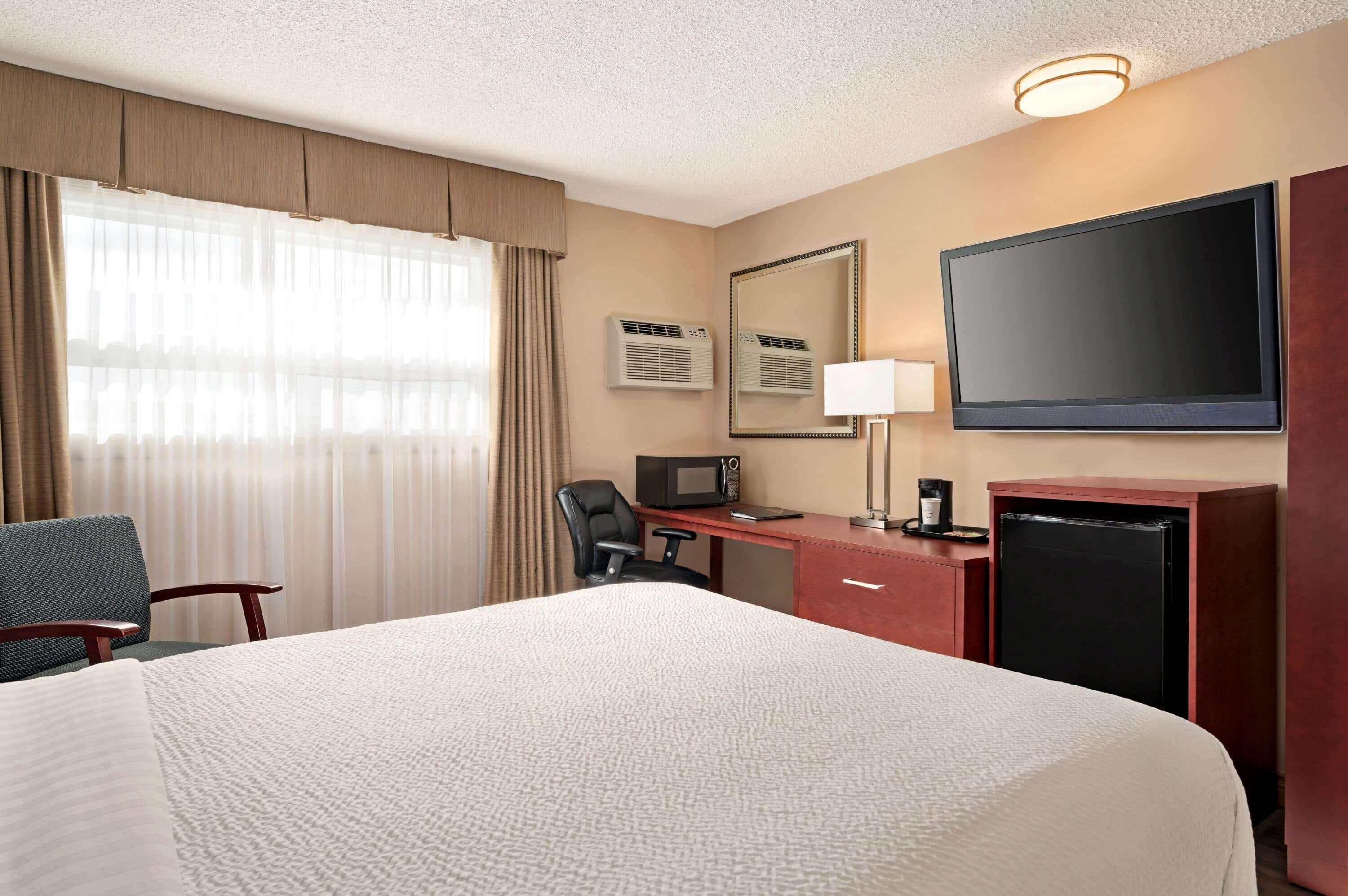 Days Inn By Wyndham Фредериктон Экстерьер фото