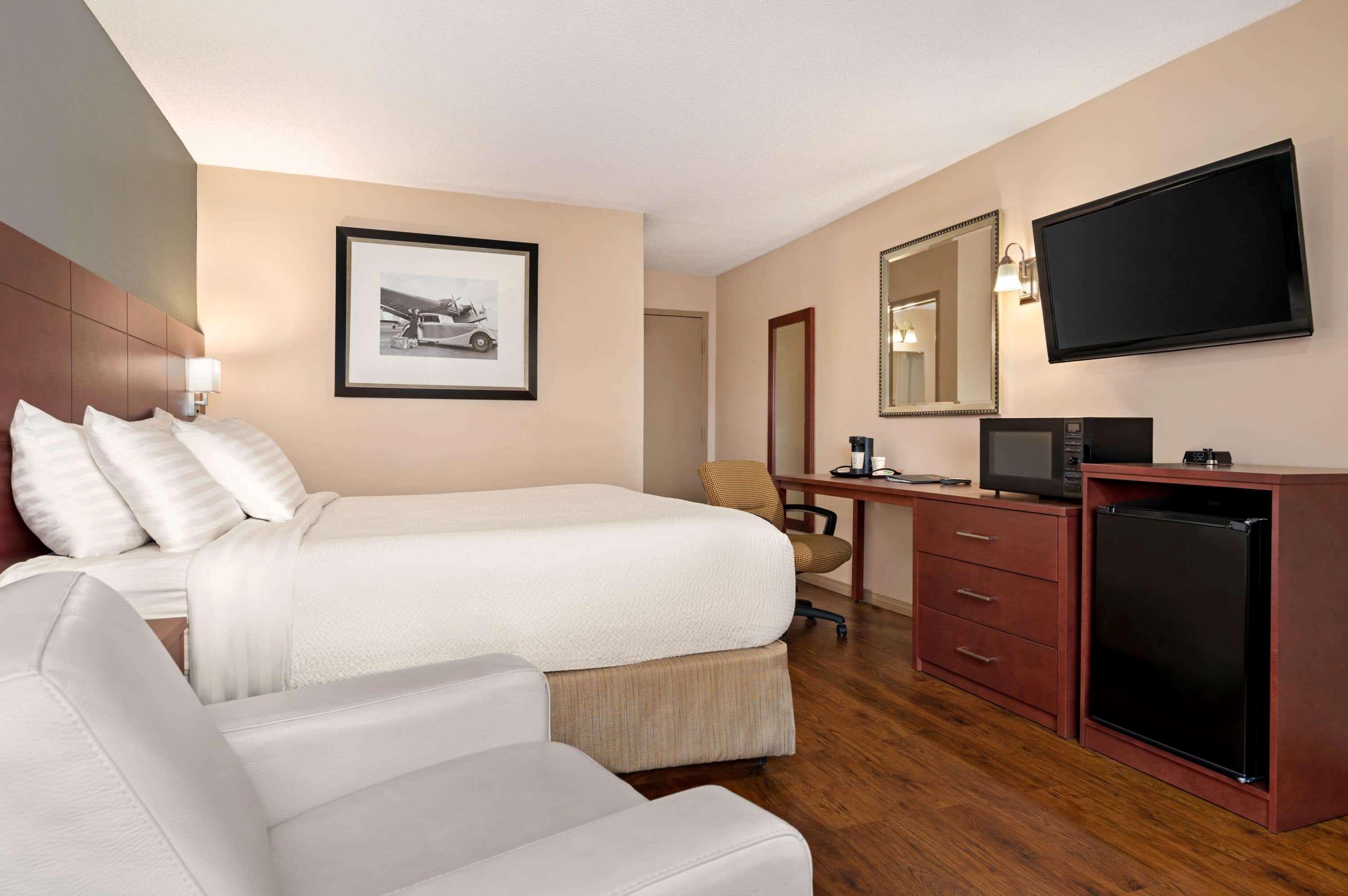 Days Inn By Wyndham Фредериктон Экстерьер фото