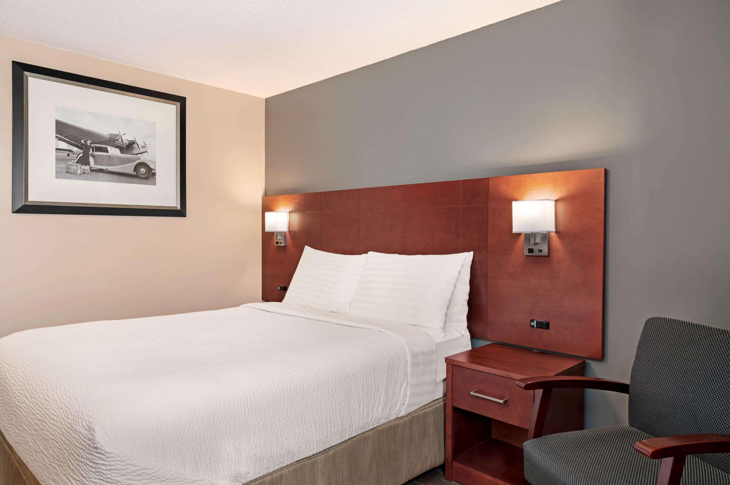 Days Inn By Wyndham Фредериктон Экстерьер фото
