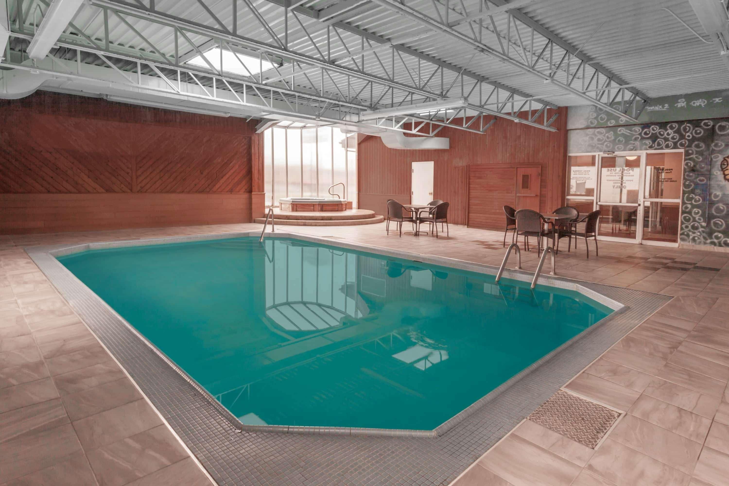 Days Inn By Wyndham Фредериктон Экстерьер фото