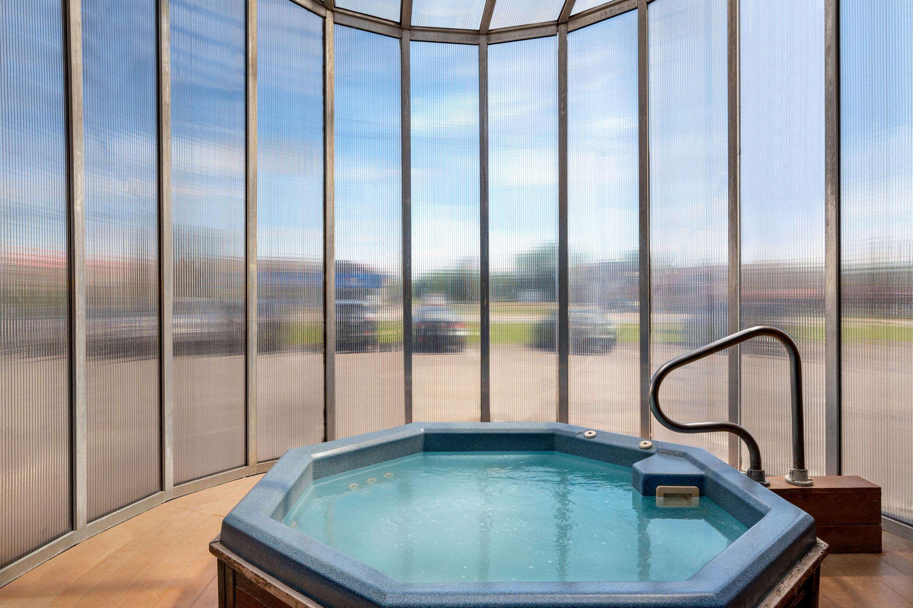Days Inn By Wyndham Фредериктон Экстерьер фото